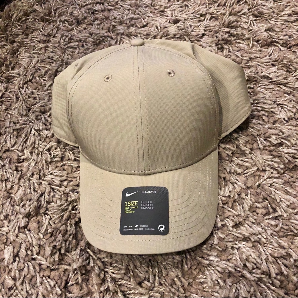 Unisex Nike dri fit snap back hat
